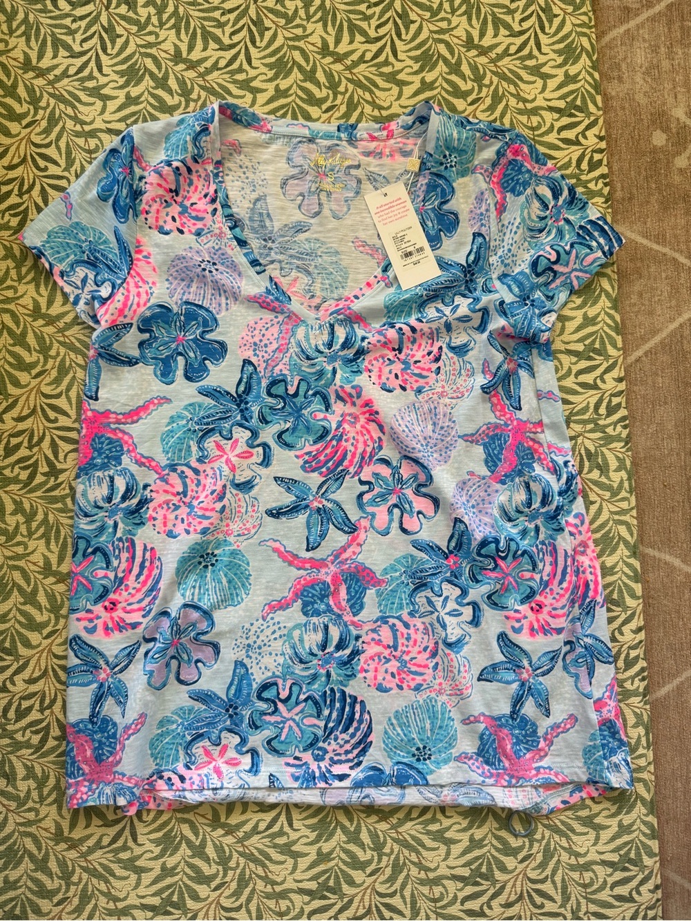 NWT Lilly Pulitzer Light Blue V-Neck Blue & Pink Floral Shell Print, Size Small